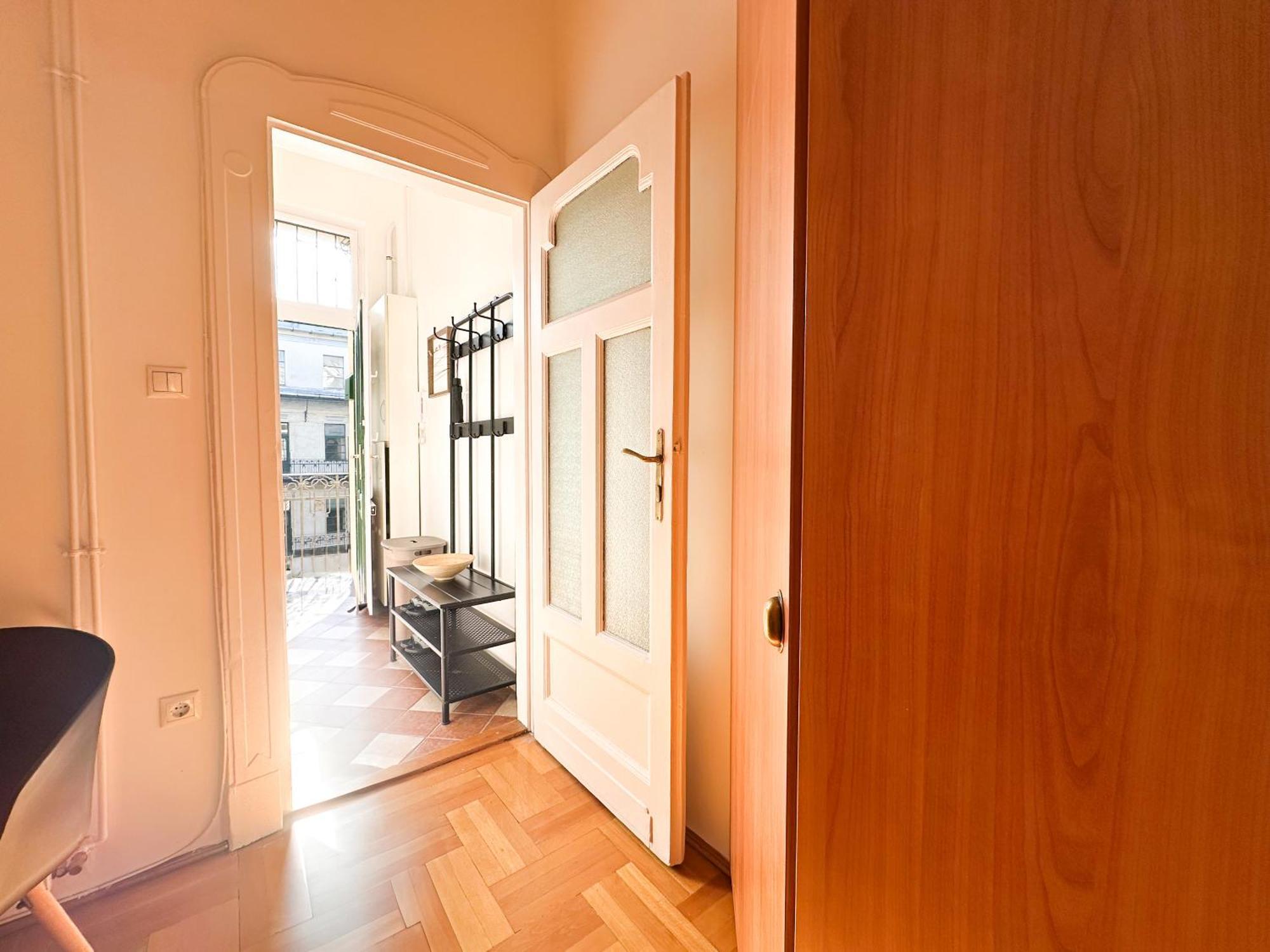 Kiraly Levente - Center Location Ac * Budapesta